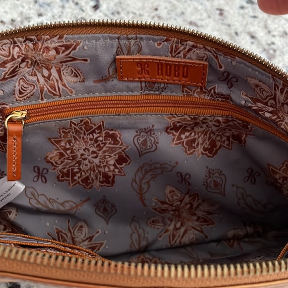 - HOBO Handbag/wristlet - Picture 3 of 8